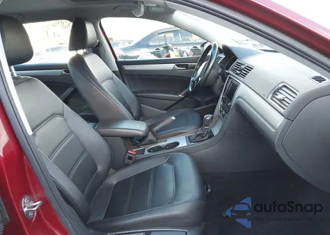 2019 Volkswagen Passat 2.0T Wolfsburg Edition z USA, uszkodzony, nr VIN 1VWLA7A34KC009469